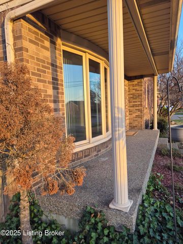 7011 Uranus Dr, Louisville, KY 40258