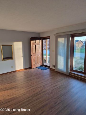 7011 Uranus Dr, Louisville, KY 40258