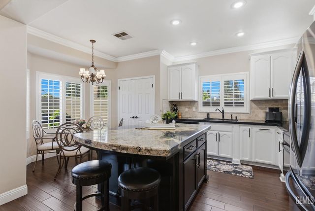 8600 Lago Di Como Lane, Bakersfield, CA 93312