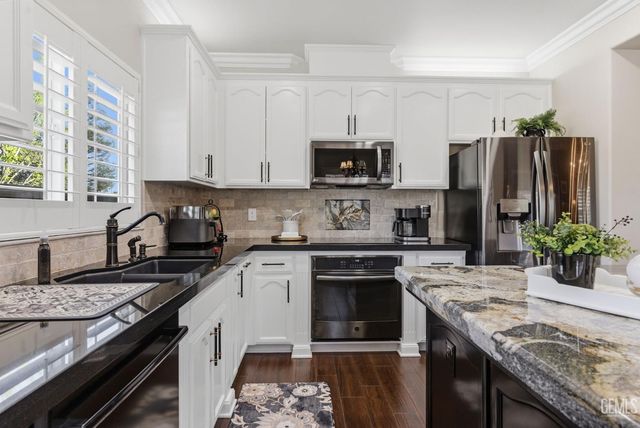 8600 Lago Di Como Lane, Bakersfield, CA 93312