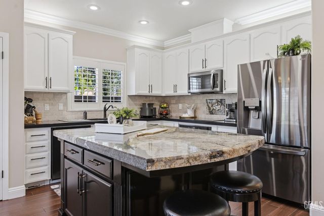 8600 Lago Di Como Lane, Bakersfield, CA 93312