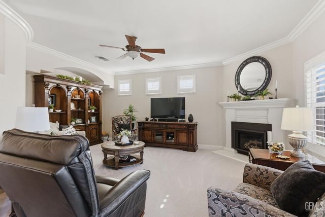 8600 Lago Di Como Lane, Bakersfield, CA 93312