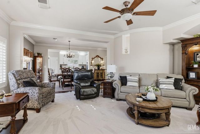 8600 Lago Di Como Lane, Bakersfield, CA 93312