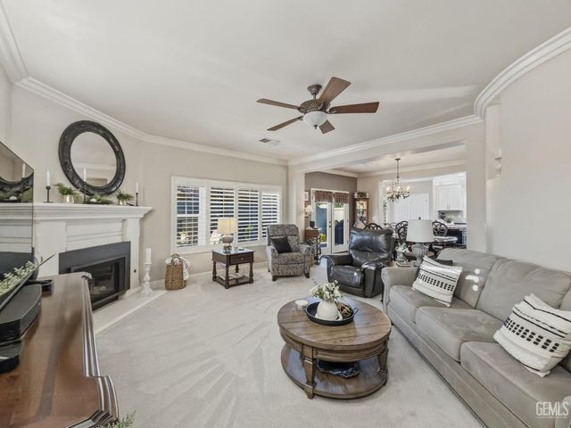 8600 Lago Di Como Lane, Bakersfield, CA 93312