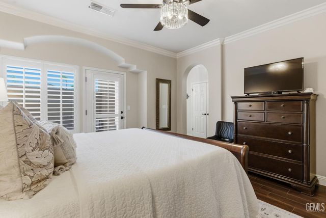 8600 Lago Di Como Lane, Bakersfield, CA 93312