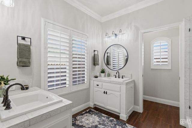 8600 Lago Di Como Lane, Bakersfield, CA 93312