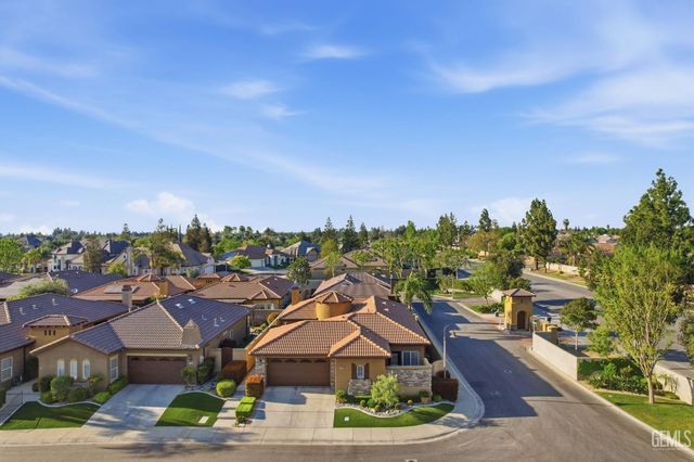 8600 Lago Di Como Lane, Bakersfield, CA 93312