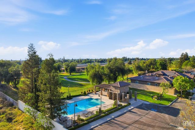 8600 Lago Di Como Lane, Bakersfield, CA 93312