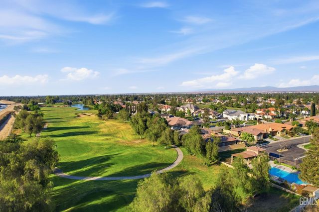 8600 Lago Di Como Lane, Bakersfield, CA 93312