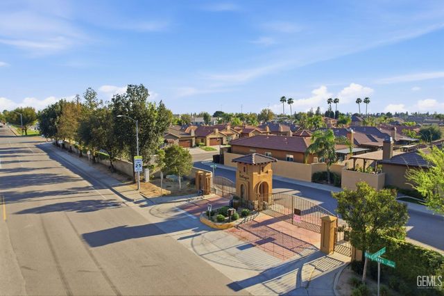 8600 Lago Di Como Lane, Bakersfield, CA 93312