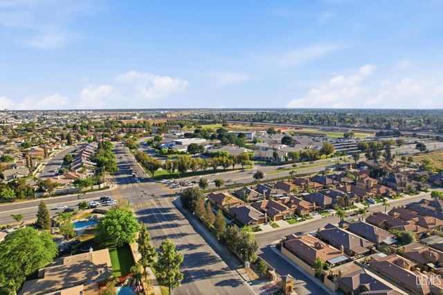 8600 Lago Di Como Lane, Bakersfield, CA 93312