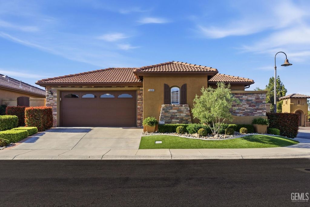 8600 Lago Di Como Lane, Bakersfield, CA 93312