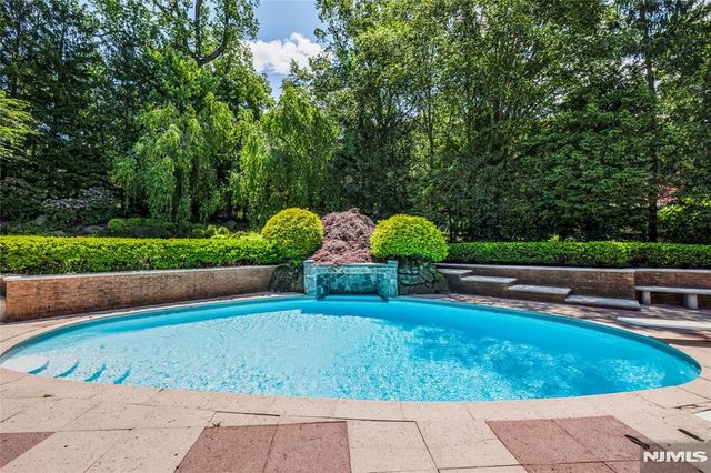 67 Adams Drive, Cresskill, NJ 07626