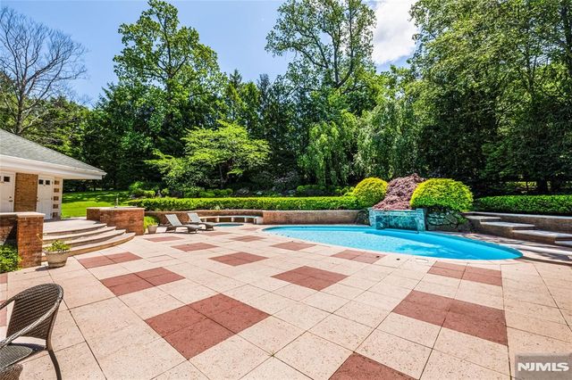 67 Adams Drive, Cresskill, NJ 07626