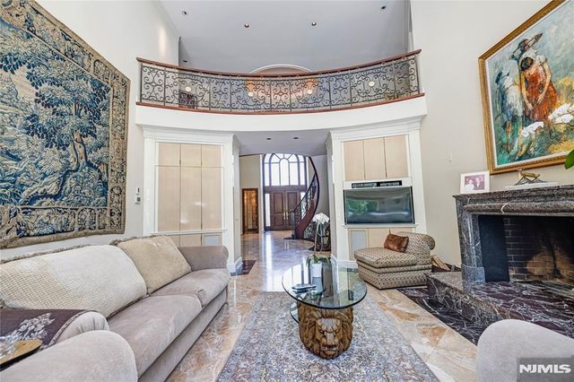 67 Adams Drive, Cresskill, NJ 07626