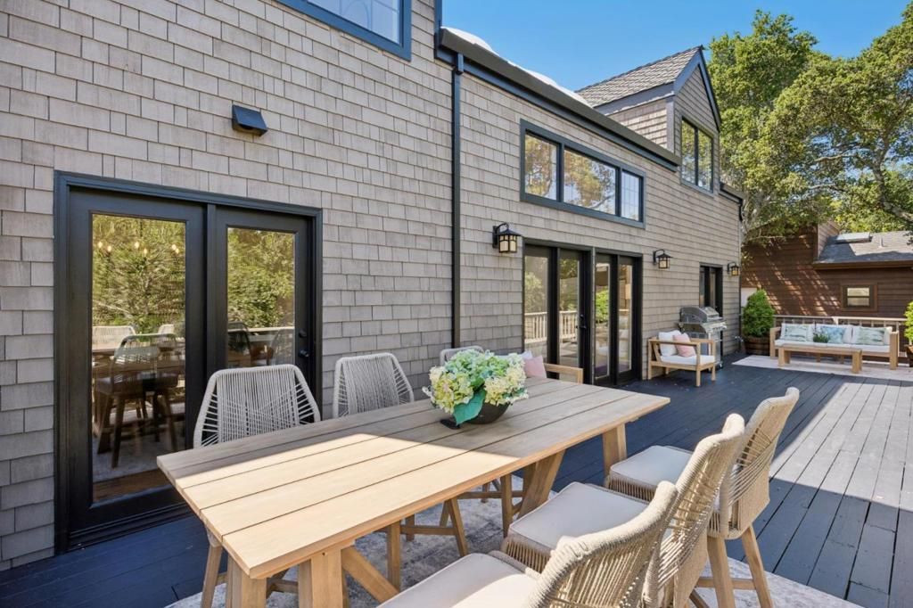 Image 10 of property listing at 164 Springdale Way, Redwood City, CA 94062