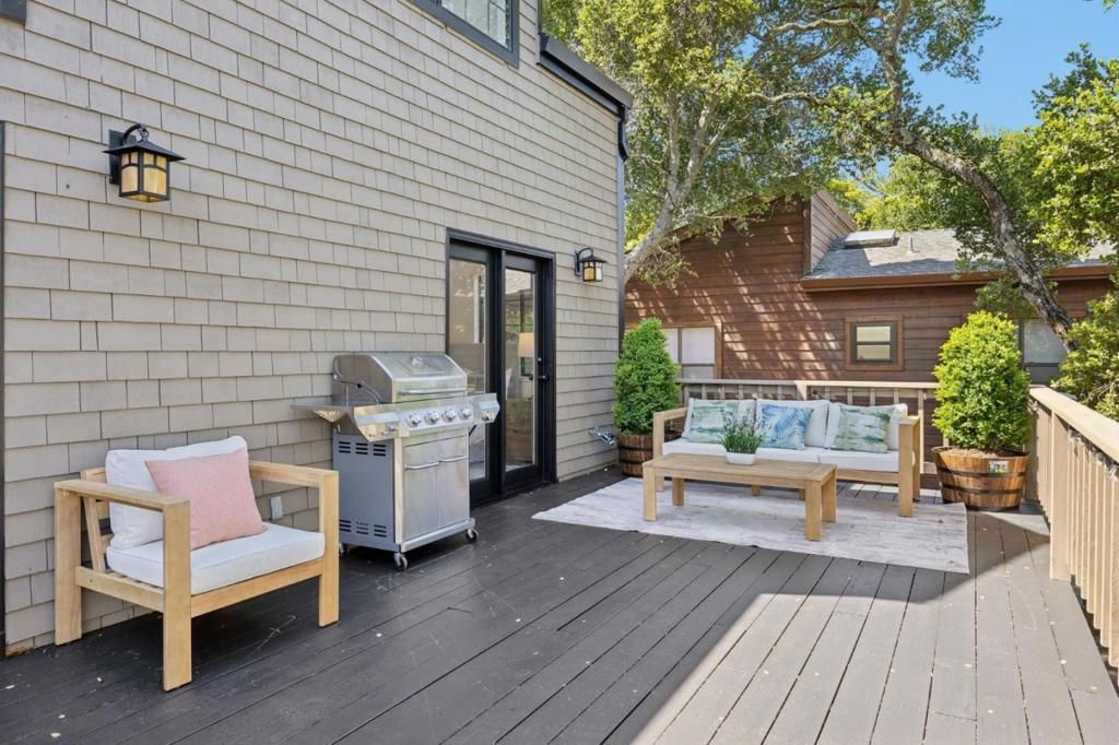 Image 11 of property listing at 164 Springdale Way, Redwood City, CA 94062