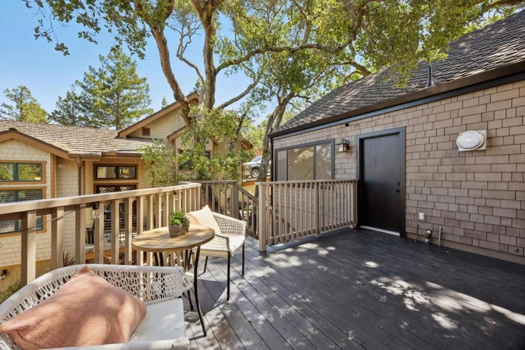 Image 41 of property listing at 164 Springdale Way, Redwood City, CA 94062