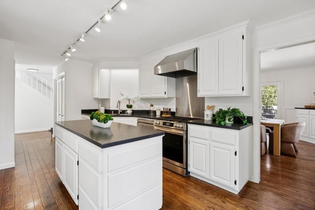 Image 5 of property listing at 164 Springdale Way, Redwood City, CA 94062