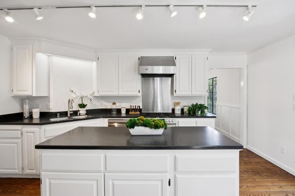 Image 7 of property listing at 164 Springdale Way, Redwood City, CA 94062