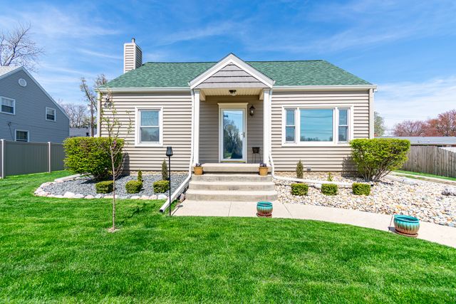 2110 E Oakland Avenue, Bloomington, IL 61701