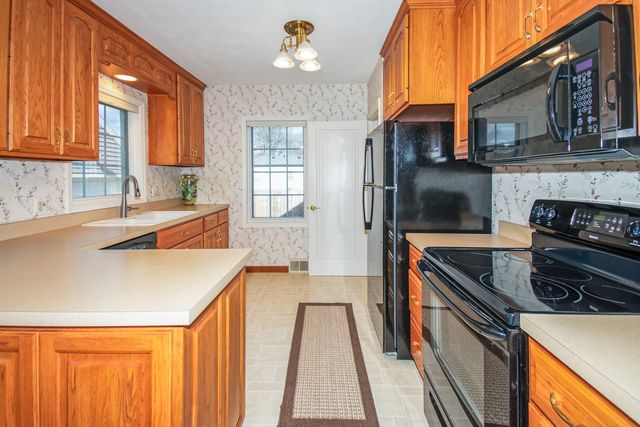 2110 E Oakland Avenue, Bloomington, IL 61701