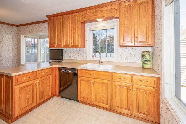 2110 E Oakland Avenue, Bloomington, IL 61701