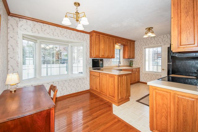 2110 E Oakland Avenue, Bloomington, IL 61701