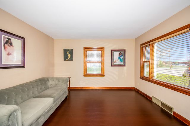 2110 E Oakland Avenue, Bloomington, IL 61701