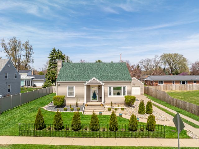 2110 E Oakland Avenue, Bloomington, IL 61701