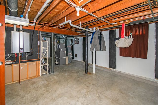 2110 E Oakland Avenue, Bloomington, IL 61701