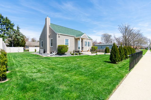 2110 E Oakland Avenue, Bloomington, IL 61701