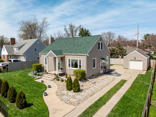 2110 E Oakland Avenue, Bloomington, IL 61701