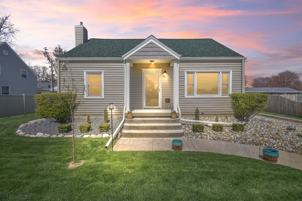 2110 E Oakland Avenue, Bloomington, IL 61701