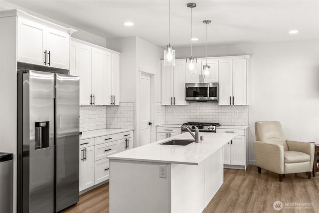 21 E Sullivan Street, Allyn, WA 98524