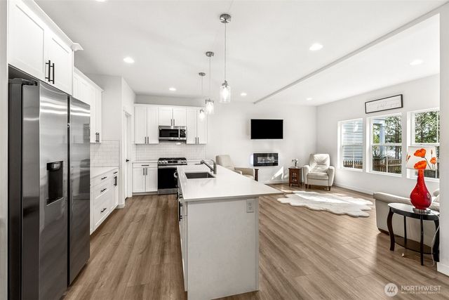 21 E Sullivan Street, Allyn, WA 98524