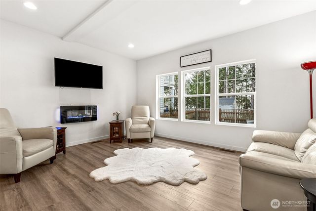 21 E Sullivan Street, Allyn, WA 98524