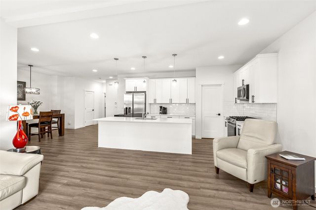 21 E Sullivan Street, Allyn, WA 98524