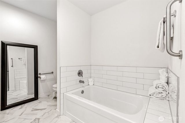 21 E Sullivan Street, Allyn, WA 98524