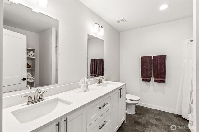 21 E Sullivan Street, Allyn, WA 98524