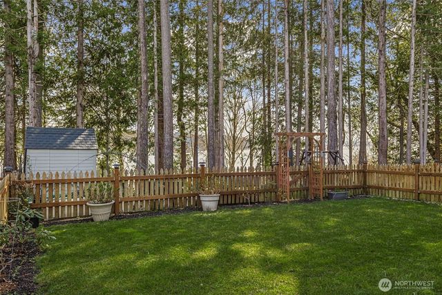 21 E Sullivan Street, Allyn, WA 98524