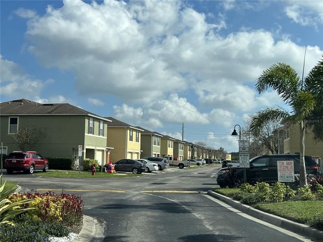 572 CRESTING OAK CIRCLE 19, Orlando, FL 32824