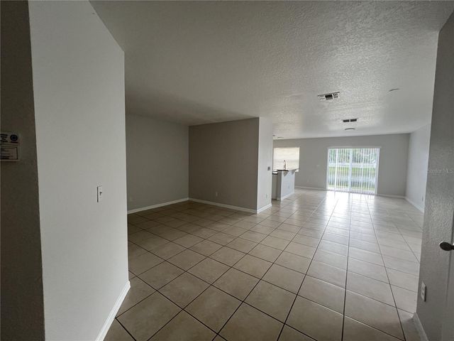 572 CRESTING OAK CIRCLE 19, Orlando, FL 32824