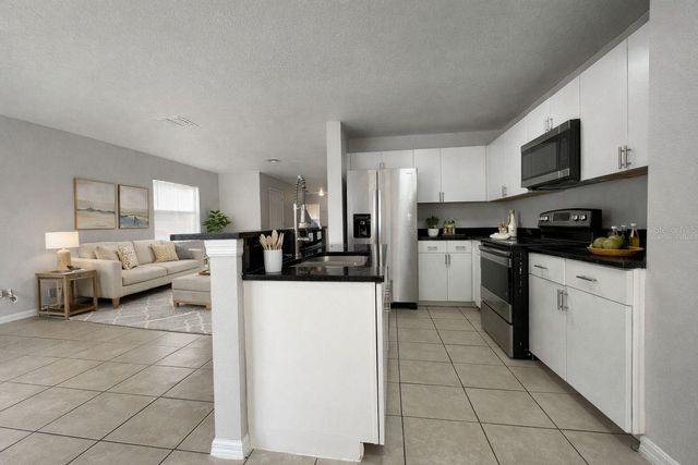 572 CRESTING OAK CIRCLE 19, Orlando, FL 32824