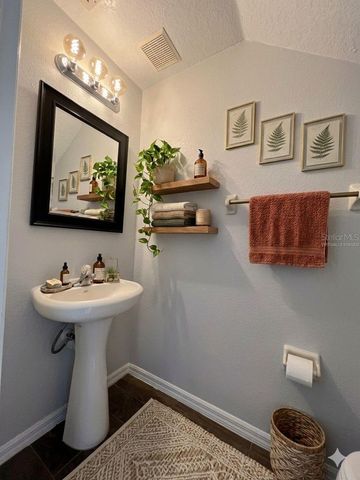 572 CRESTING OAK CIRCLE 19, Orlando, FL 32824