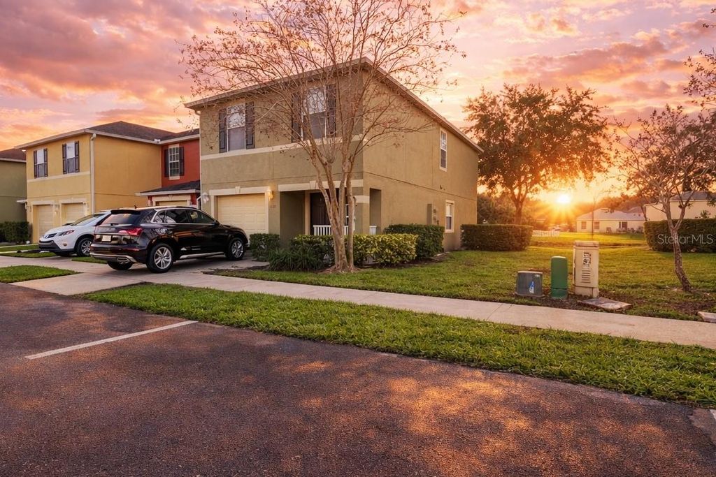 572 CRESTING OAK CIRCLE 19, Orlando, FL 32824