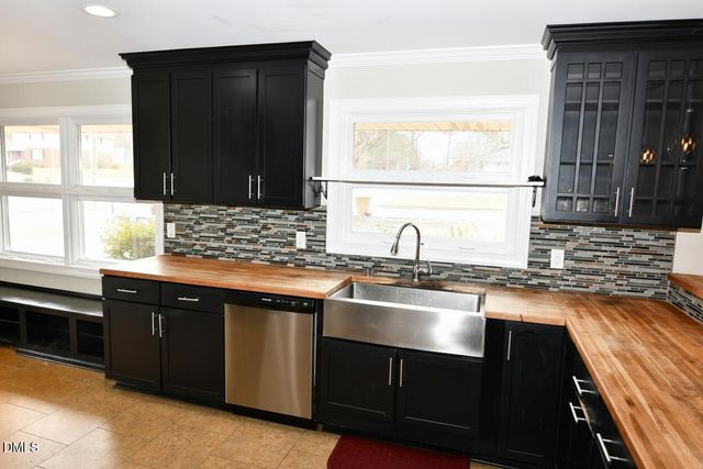 320 Crescent Drive, Clayton, NC 27520