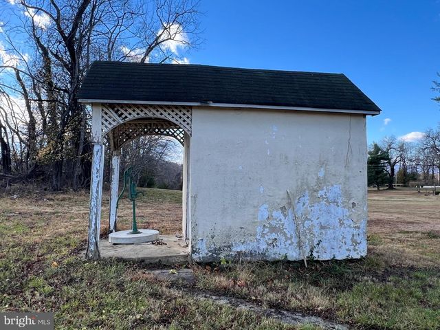 7035 LEEDS MANOR, Marshall, VA 20115