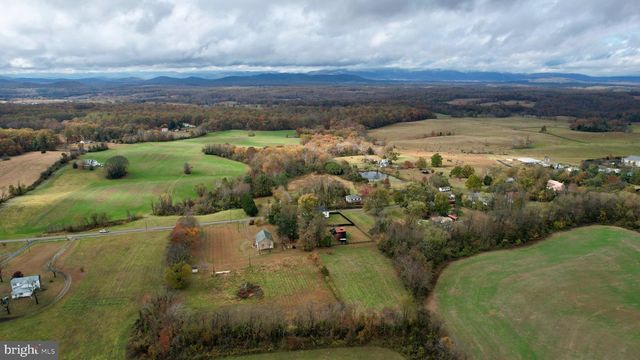 7035 LEEDS MANOR, Marshall, VA 20115