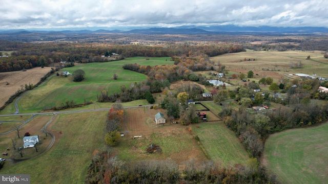 7035 LEEDS MANOR, Marshall, VA 20115